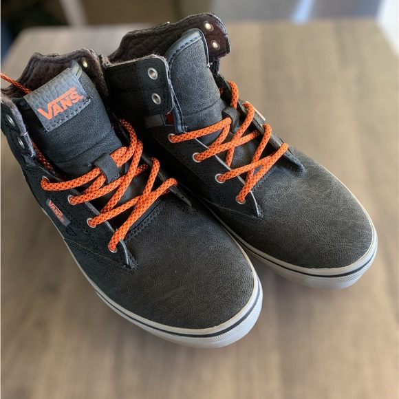 Boys Vans HighTops Size 4 NWOT - Picture 2 of 6